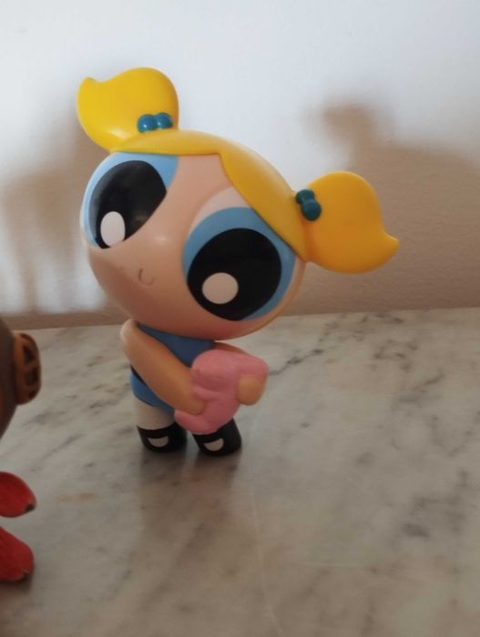 Lote de figuras colecionáveis.