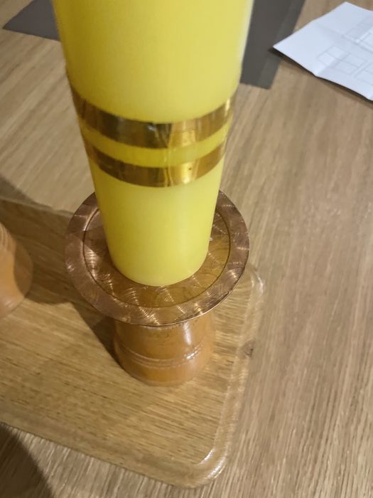 Świecznik ze świeczkami