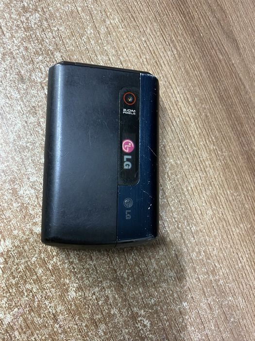 Телефон LG hb-620