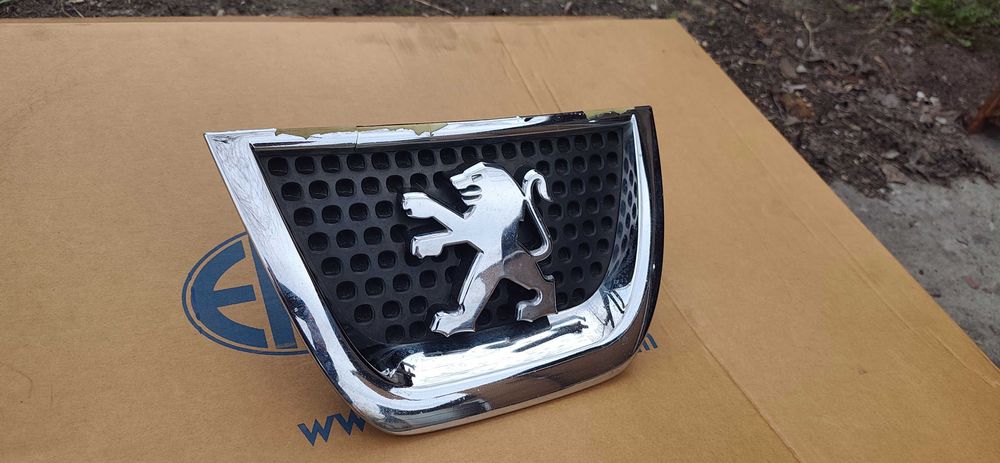 Значок емблема Peugeot 3008