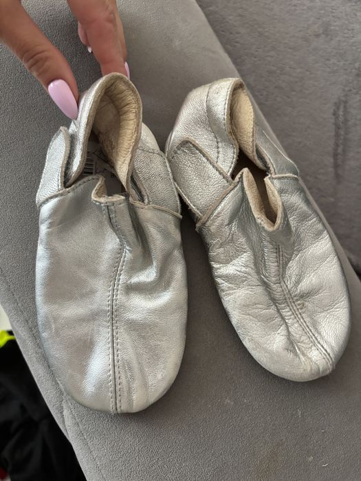 En fant buty kapcie skora skorzane na rzep srebrne antyposlizgowe 26