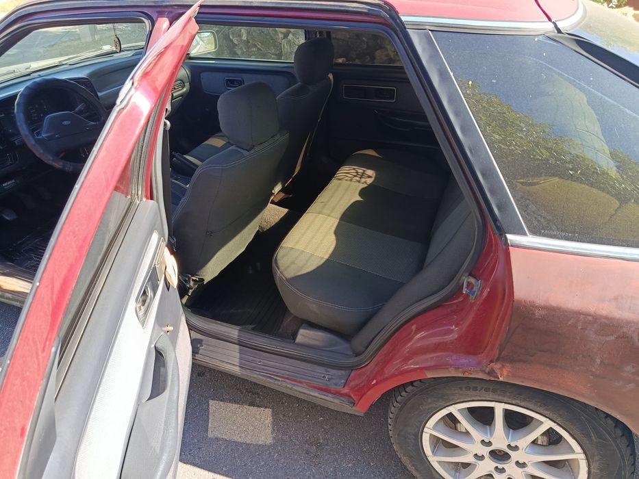 Автомобіль Форд скорпіо