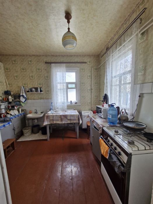 Продаж в с.Старому будиночок поруч центра села!