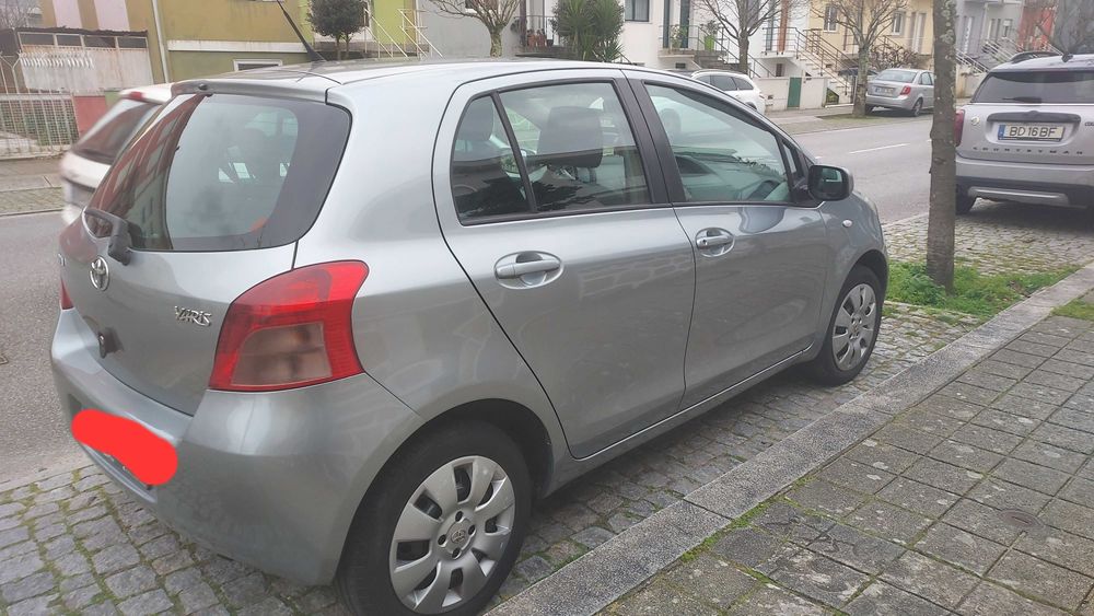 TOYOTA YARIS excelente estado