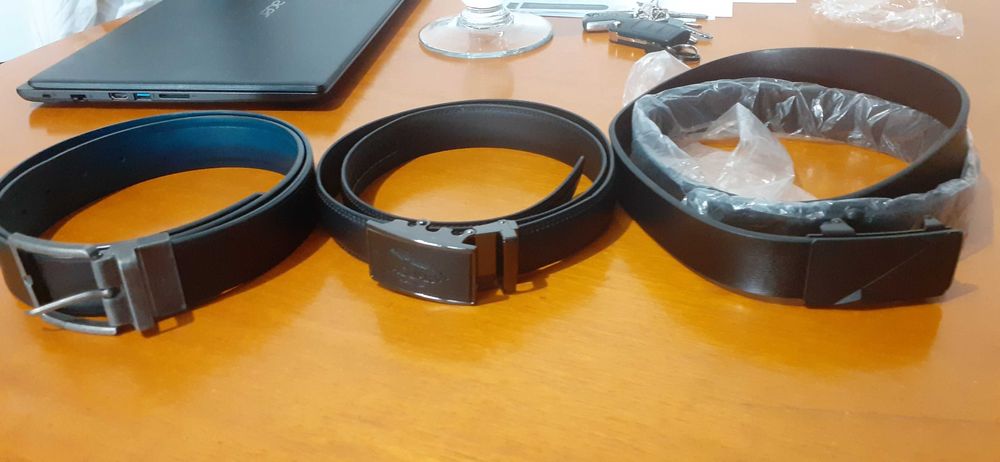 Cintos pretos novos em pele, ótimo para o Natal