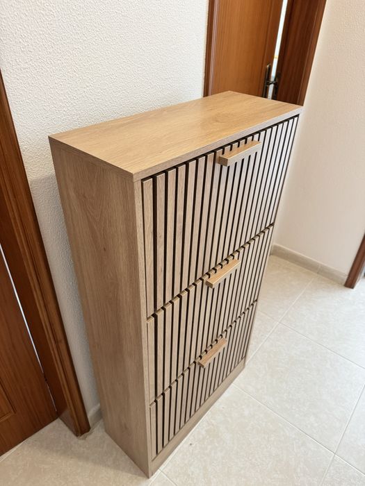 Sapateira com 3 portas 60x24x113cm nova