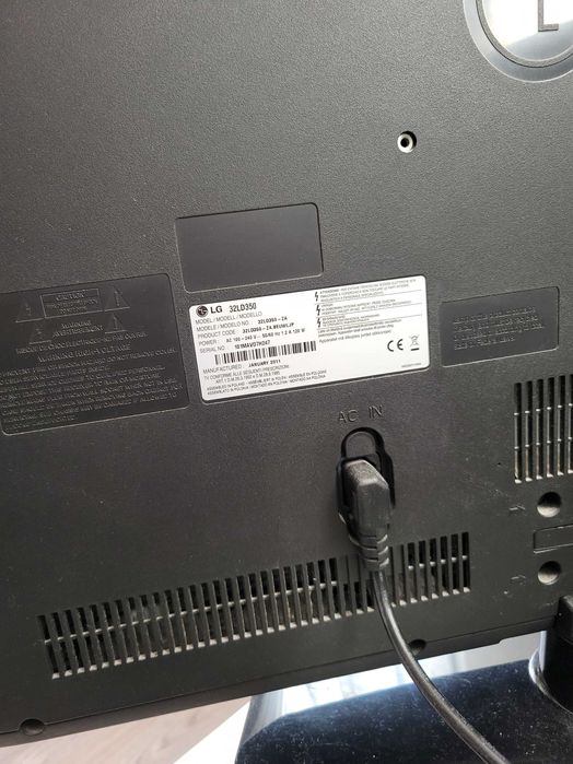 Telewizor LG 32 Cale plus tuner DVBT-2 HEVC  plus zestaw Smart TV