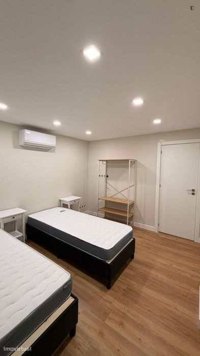 Quarto - localizado em Amadora Lisbon