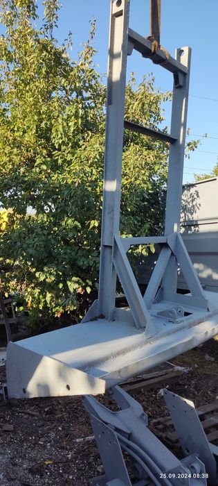 Продам маніпулятор-навантажувач + ковші