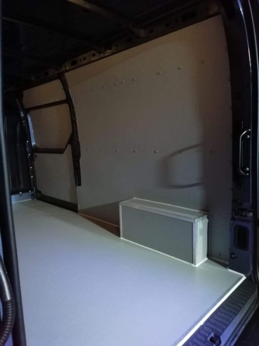 Opel Movano L3H2 Zabezpieczenie paki busa sklejką laminowaną