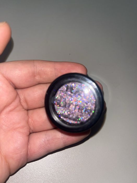 Błyszczący cień do powiek brokatowy holograficzny
