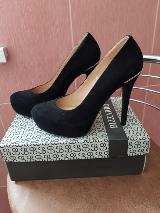 Продам замшевые туфли