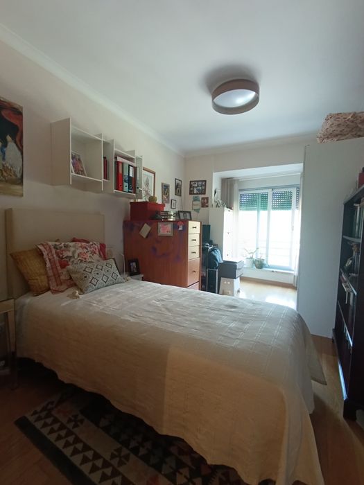 T2 Avenida do Colégio Militar c/garagem