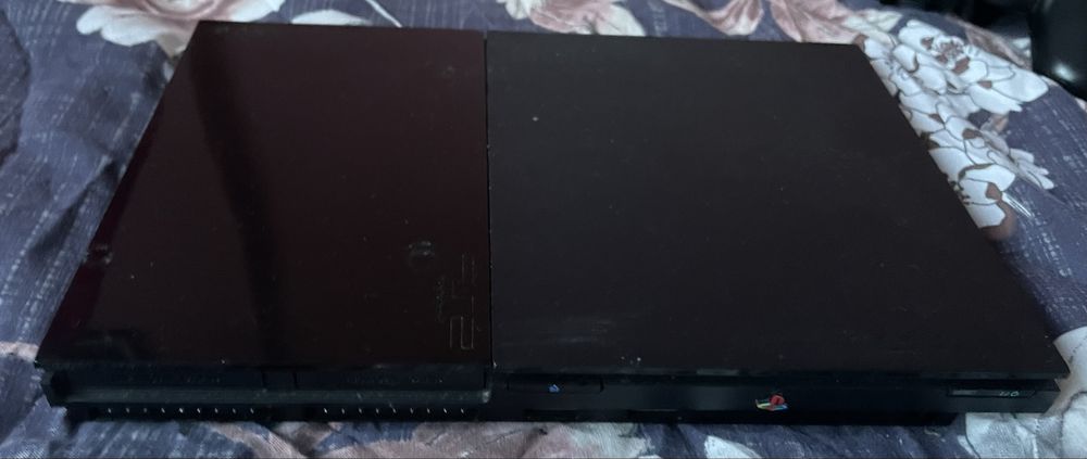 PS2 com 2 comandos, comandos Buzz e 3 jogos