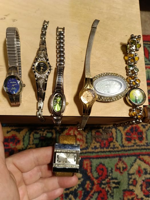 Часы женские б у.