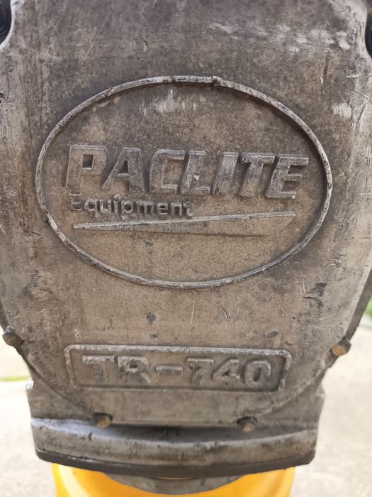 Saltitão Compactador Paclite com motor Honda