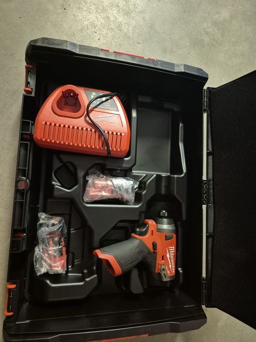 Zakrętarka udarowa Milwaukee m12fid aku