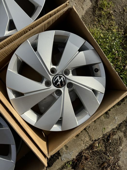 Felgi 17 VW GOLF 6 7 8 Passat B6 B7 Jetta Touran oryginał jak NOWE