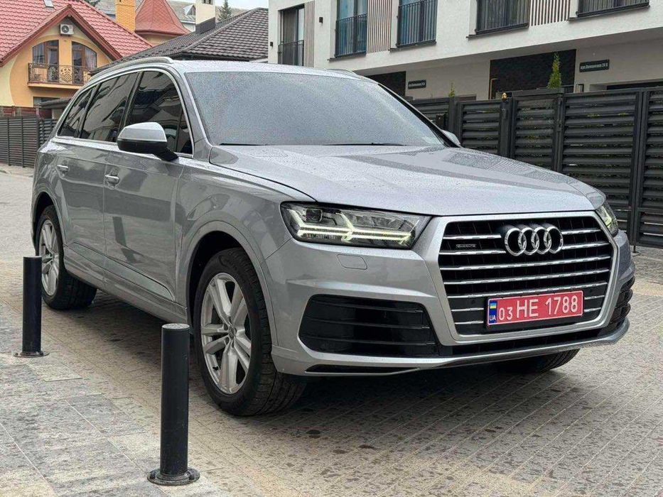 Автомобіль Audi Q7