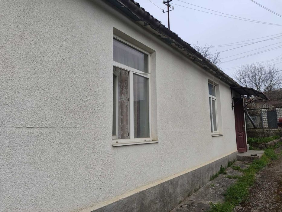 Продається частина будинку в самому центрі міста. Чортків