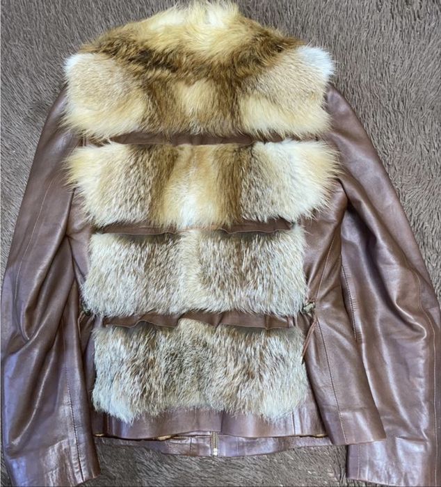 Жіноча шкіряна куртка