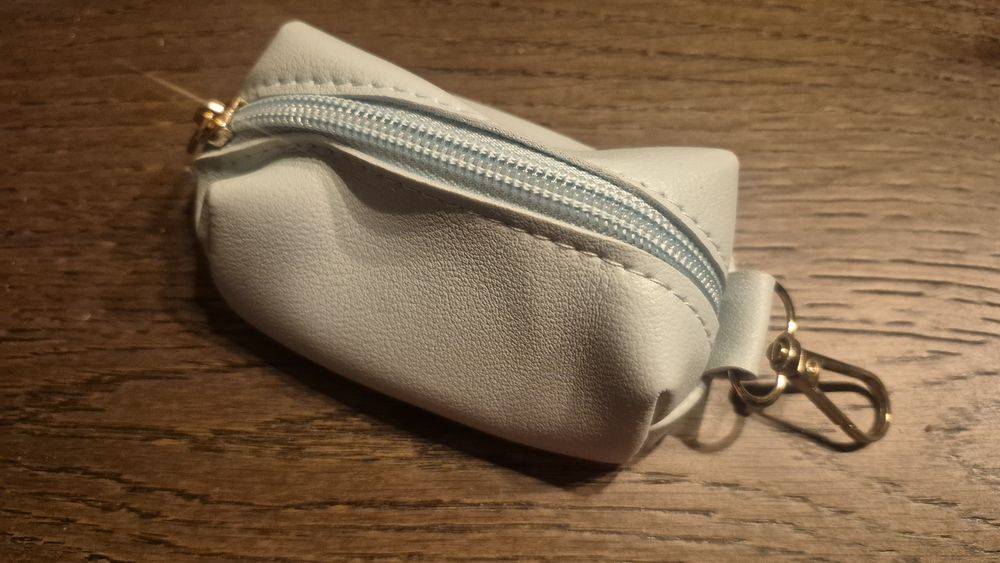Etui dozownik na kupoworki woreczki na psie odchody