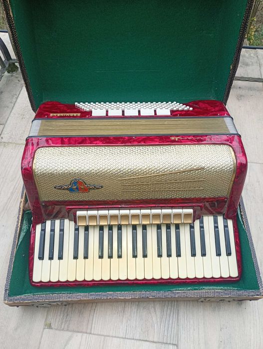 Akordeon Barcarole PROMINENZ 120 basów 4 chory