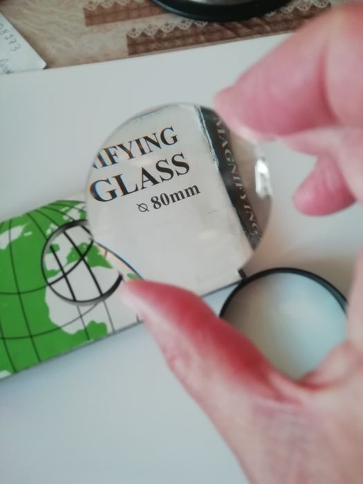 Велике збільшувальне скло і лінза