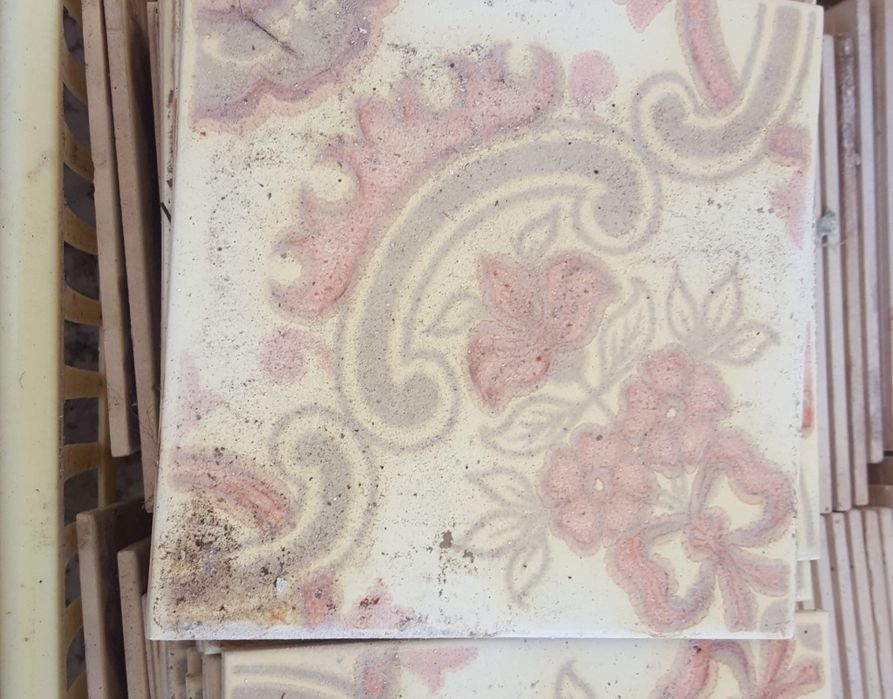 Azulejos em tons de rosa