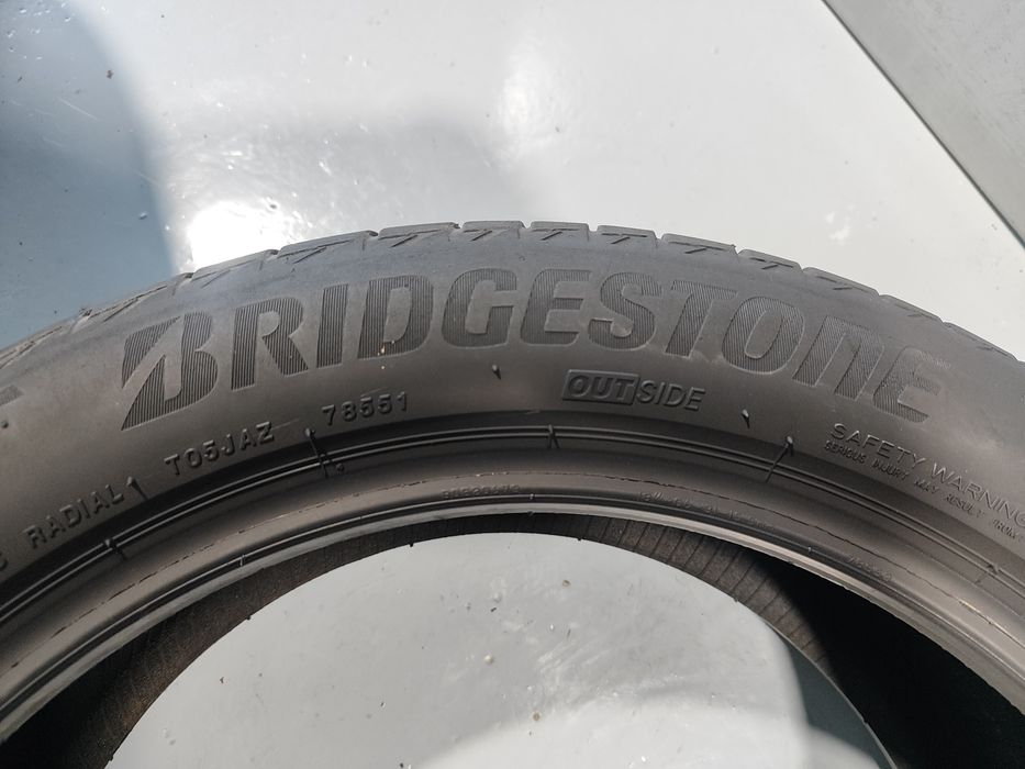 2 pneus semi novos 225-50R18 Bridgestone - 120 euros Oferta dos portes