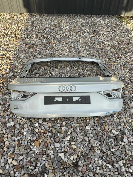 Tylna Klapa Audi Q3 Delikatnie uszkodzona