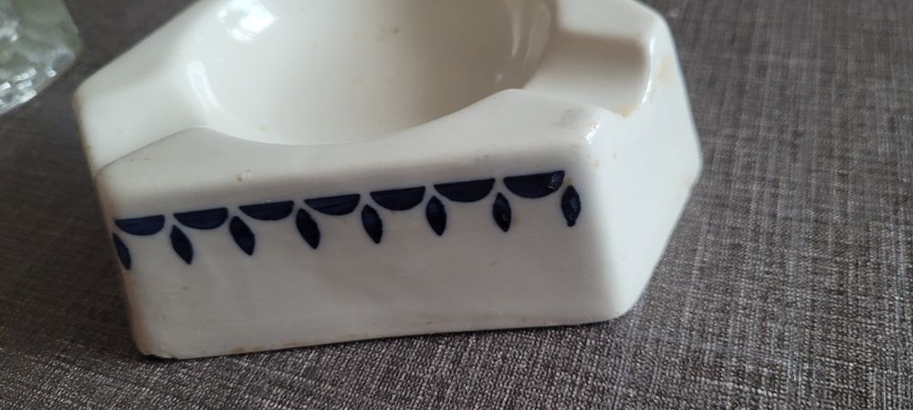 Popielniczka ceramiczna Fajans PRL. Polecam.