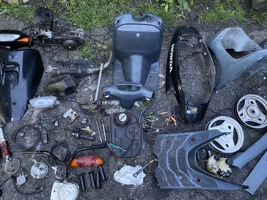 Розборка. Запчастини. Скутер. Пластик Honda. Tact. 30/31