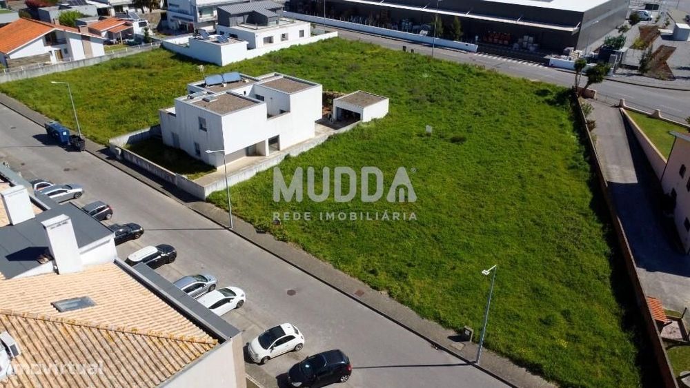 Terreno Urbano para Construção de Moradia Unifamiliar no Centro de Est