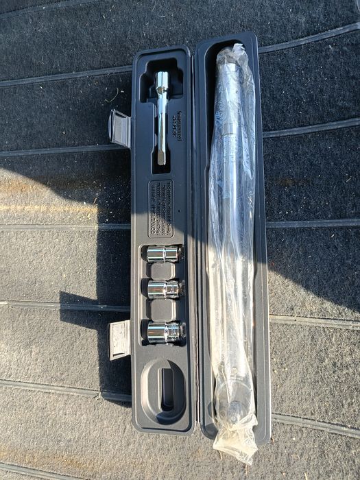 Klucz dynamometryczny 1/2” 40–210 Nm + nasadki – komplet
Sprzedam kluc