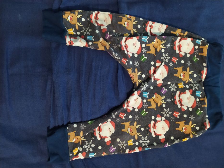 Zestaw świąteczny pajac, bluza i spodenki stan bardzo dobry