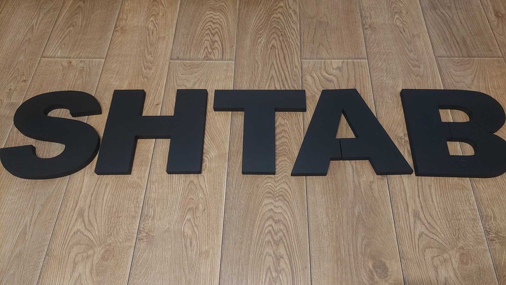 Надписи, слова логотипы буквы вывеска, указатель с пенополистирола