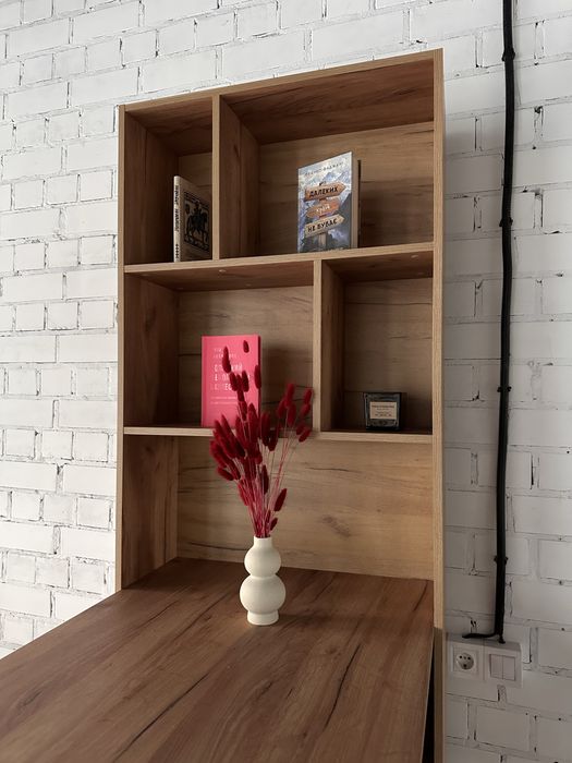 Стіл барний (є стільці до нього)