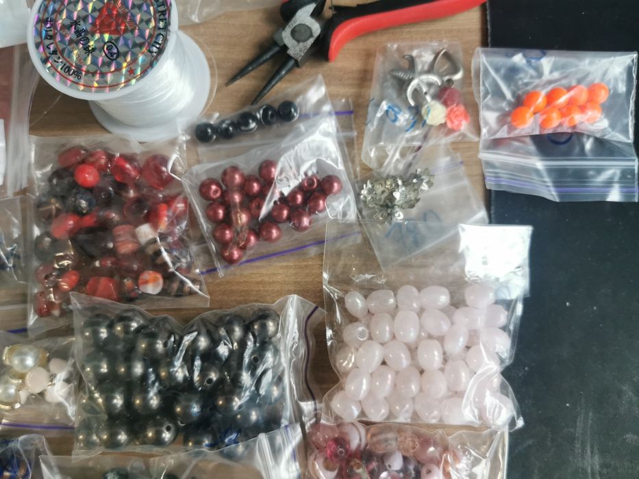 Набір для виготовлення прикрас/намистини/круглогубці/для біжутерії