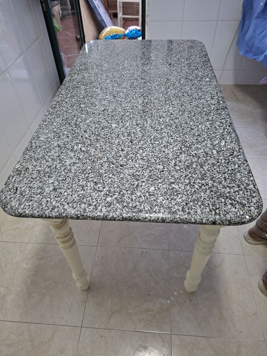 Mesa mármore com cadeiras