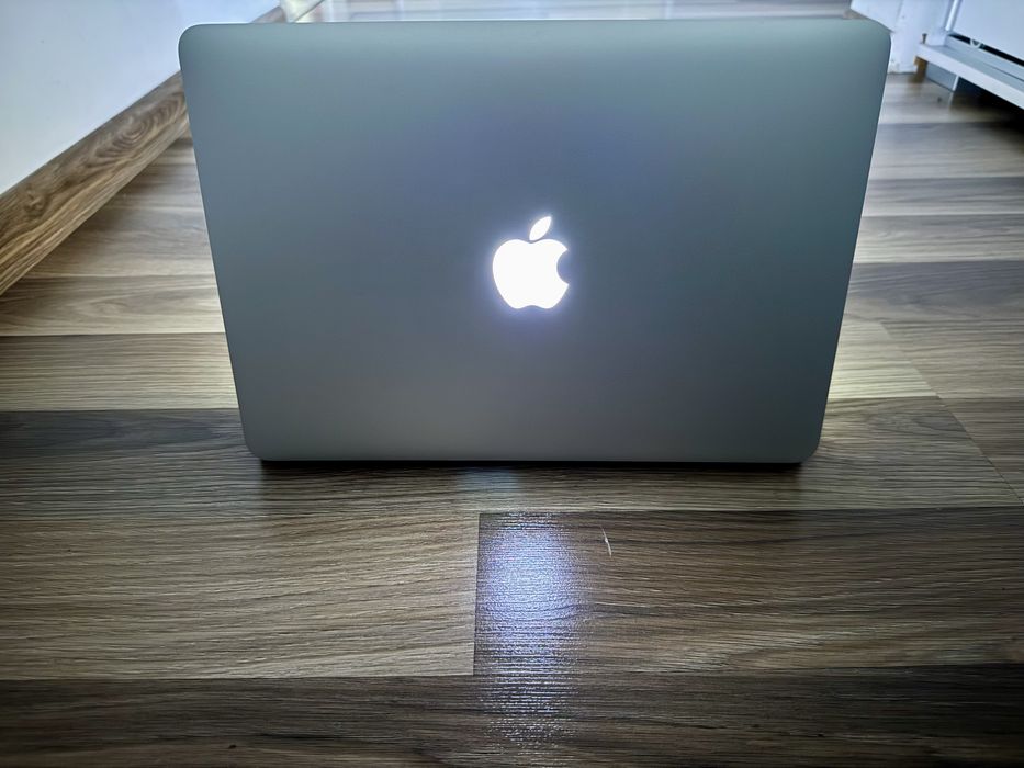 MacBook Air 13, intel i5, 8GB, 128 GB, A1466