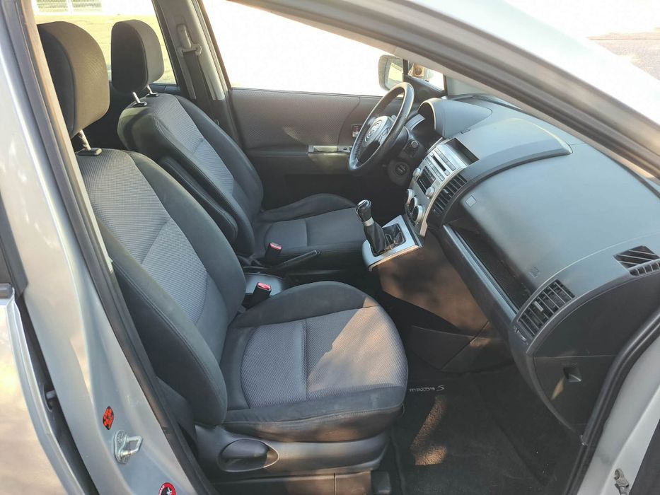 Mazda 5 2.0CD 7 lugares bem estimada