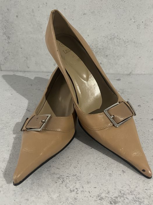 Beżowe czółenka z klamrą