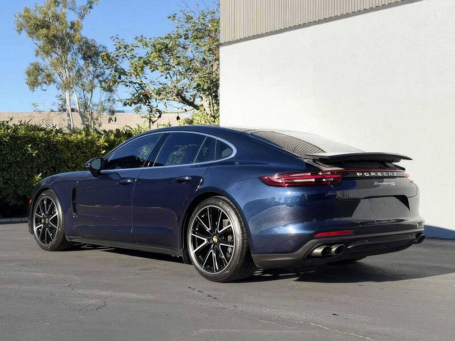 Porsche Panamera 4S      2018