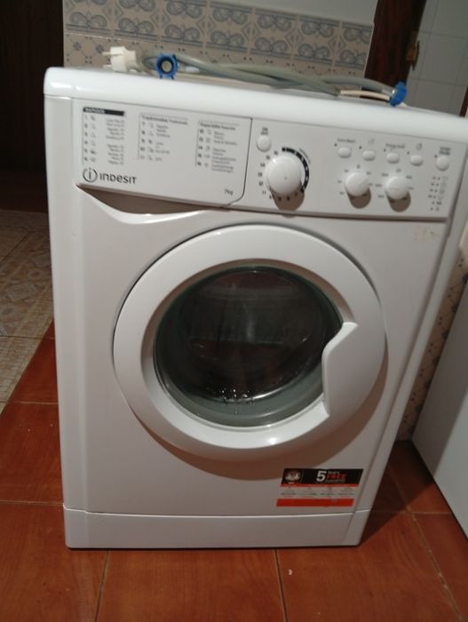 Vendo máquina de lavar Indesit de 7 kilos está impecável em termos de