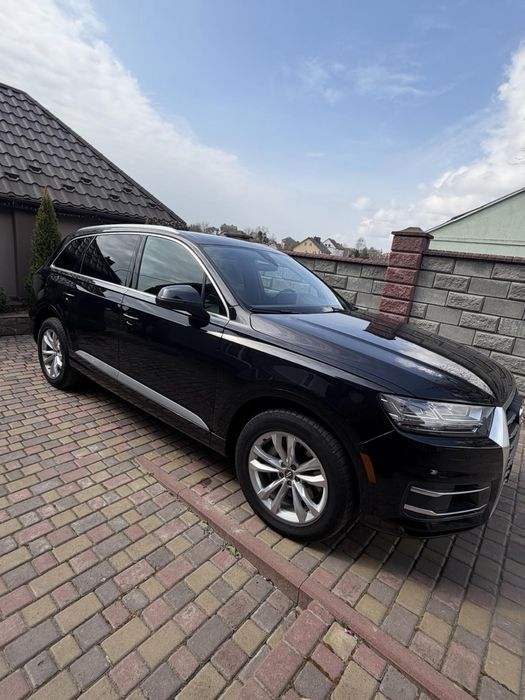 Автомобіль Ауді Q7