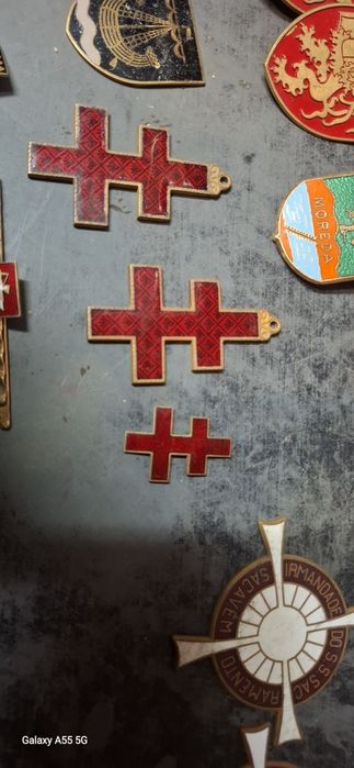 Pins e crachás militares