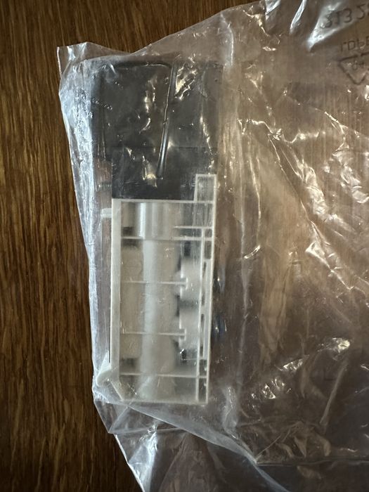 Пневморозподільник Festo пневмораспределитель VUVB-S-M42-AZD-Q6-1T1L