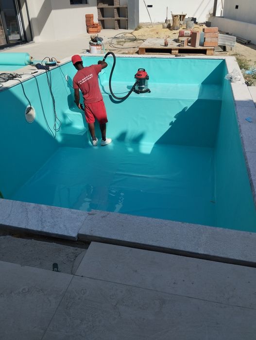 Aplicação de tela para piscinas