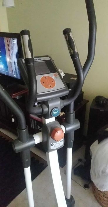 Elíptica Reebok profissional